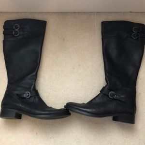 Also black riding boots